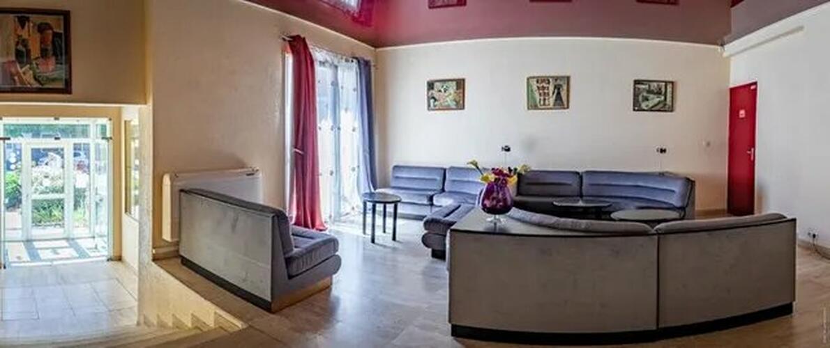 L'hôtel Restaurant Le Boischaut dispose d'un salon convivial avec diffusion des grands matchs