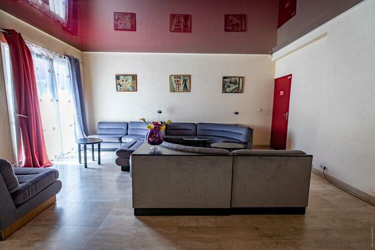 L'hôtel Le Boischaut dispose d'un salon confortable et convivial